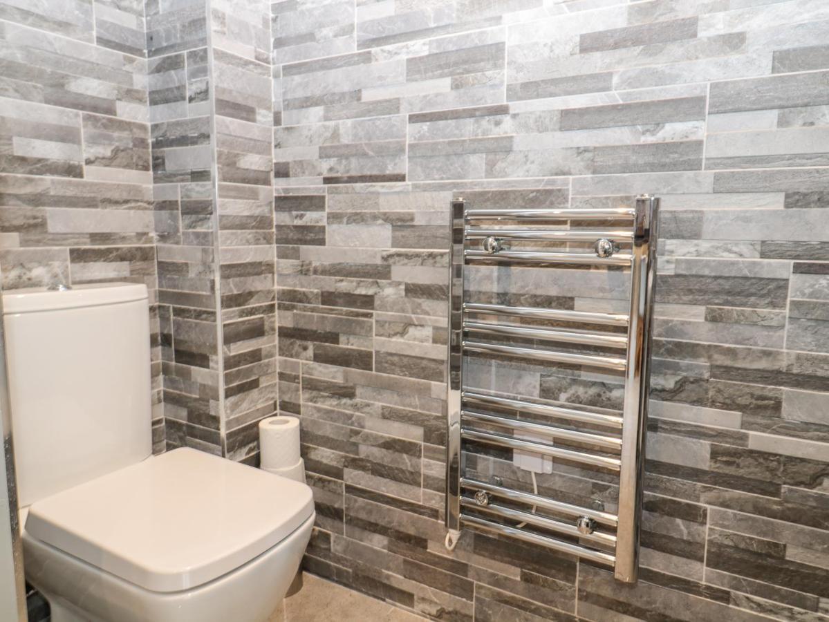 11 The Forge Villa Brampton  Exterior photo